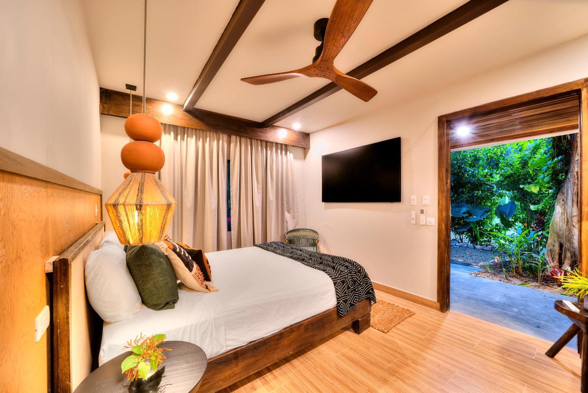 Conga Boutique Hotel Puerto Viejo de Talamanca Экстерьер фото